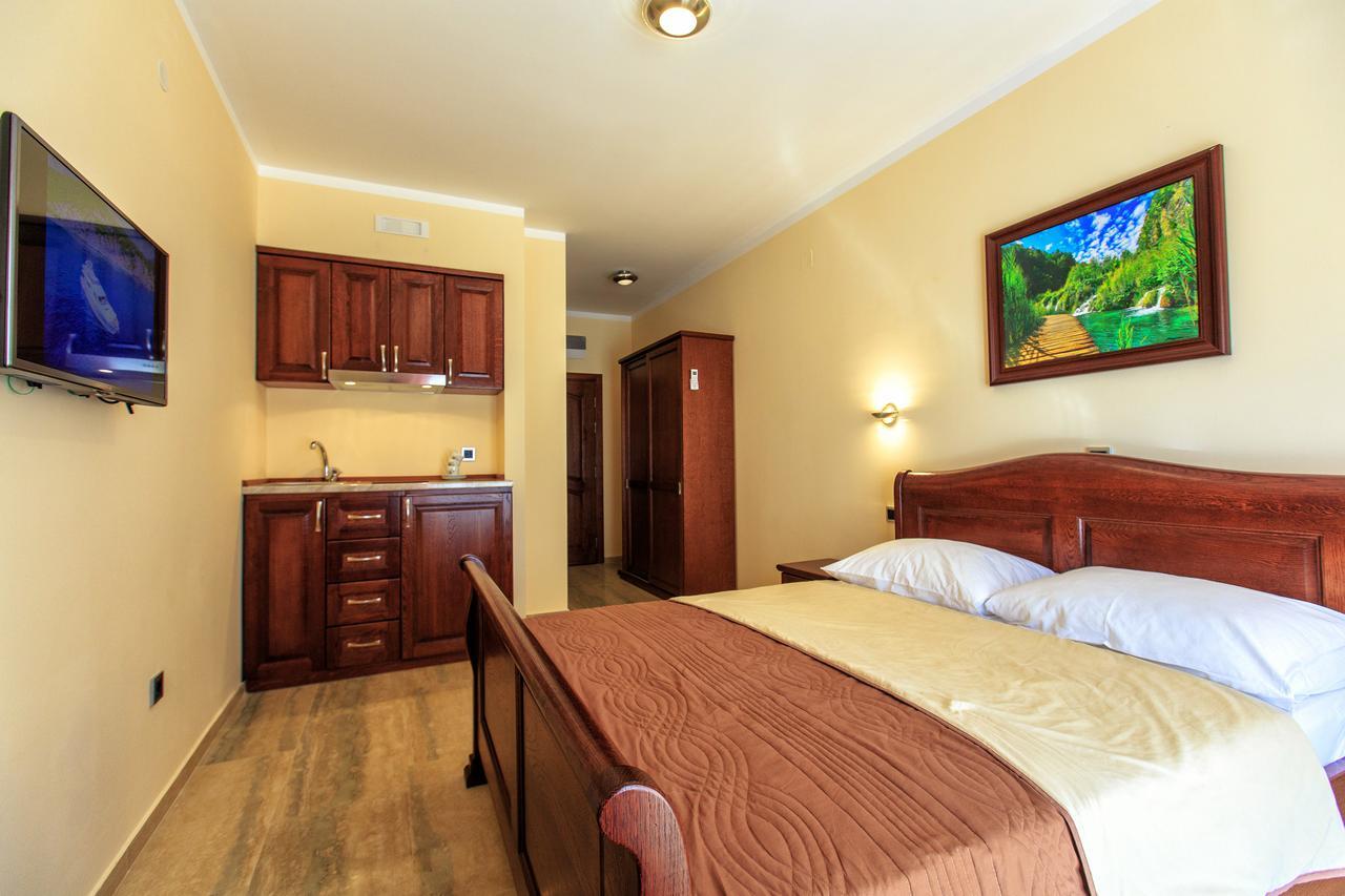 Compass Aparthotel Dobra Voda Kültér fotó