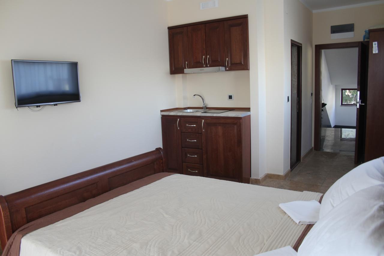 Compass Aparthotel Dobra Voda Kültér fotó